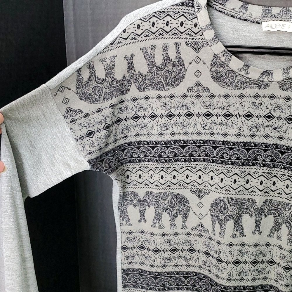 Ardene Long Sleeve Elephant Scoop Bottom Top - Size Small - Picture 5 of 10